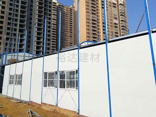 活動(dong)闆(ban)房(fang)